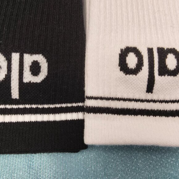 🎁Alo Yoga Socks 2 Pairs white and black - Picture 2 of 4